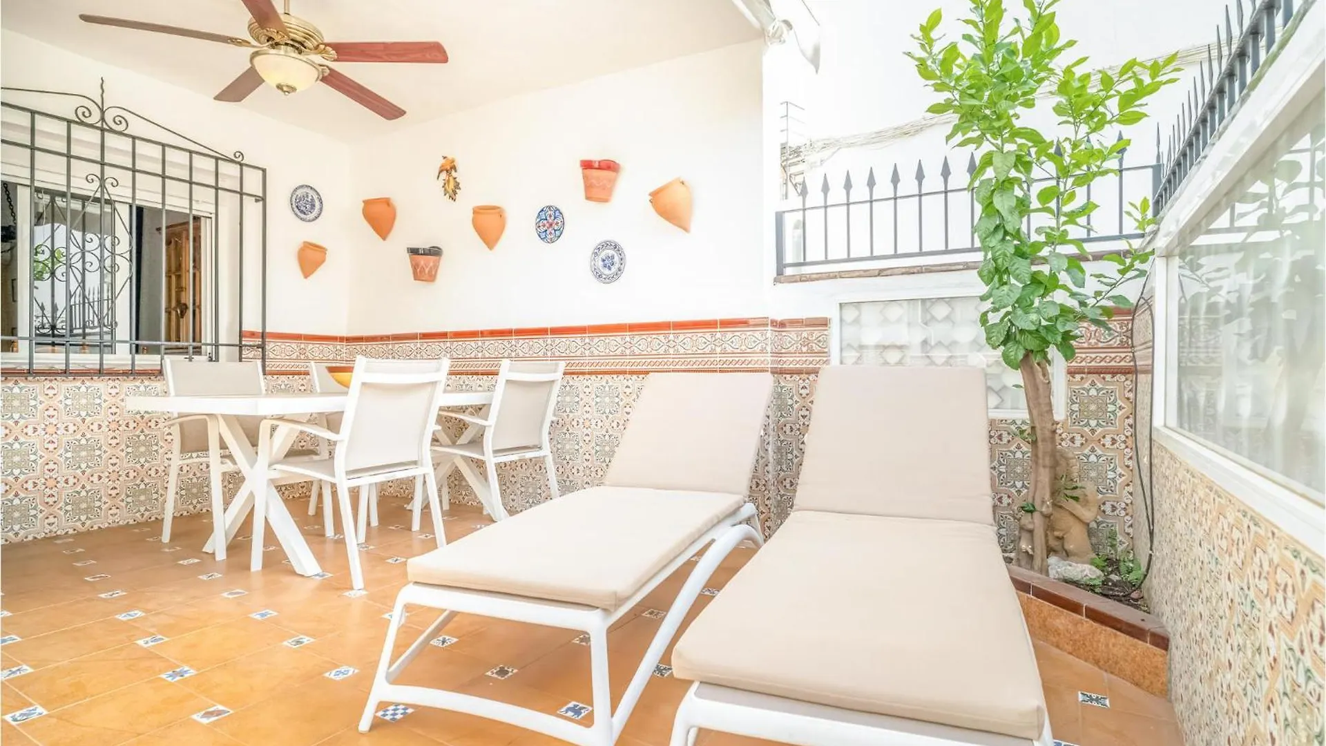 度假居 Beautiful Home In Nerja With Kitchenette