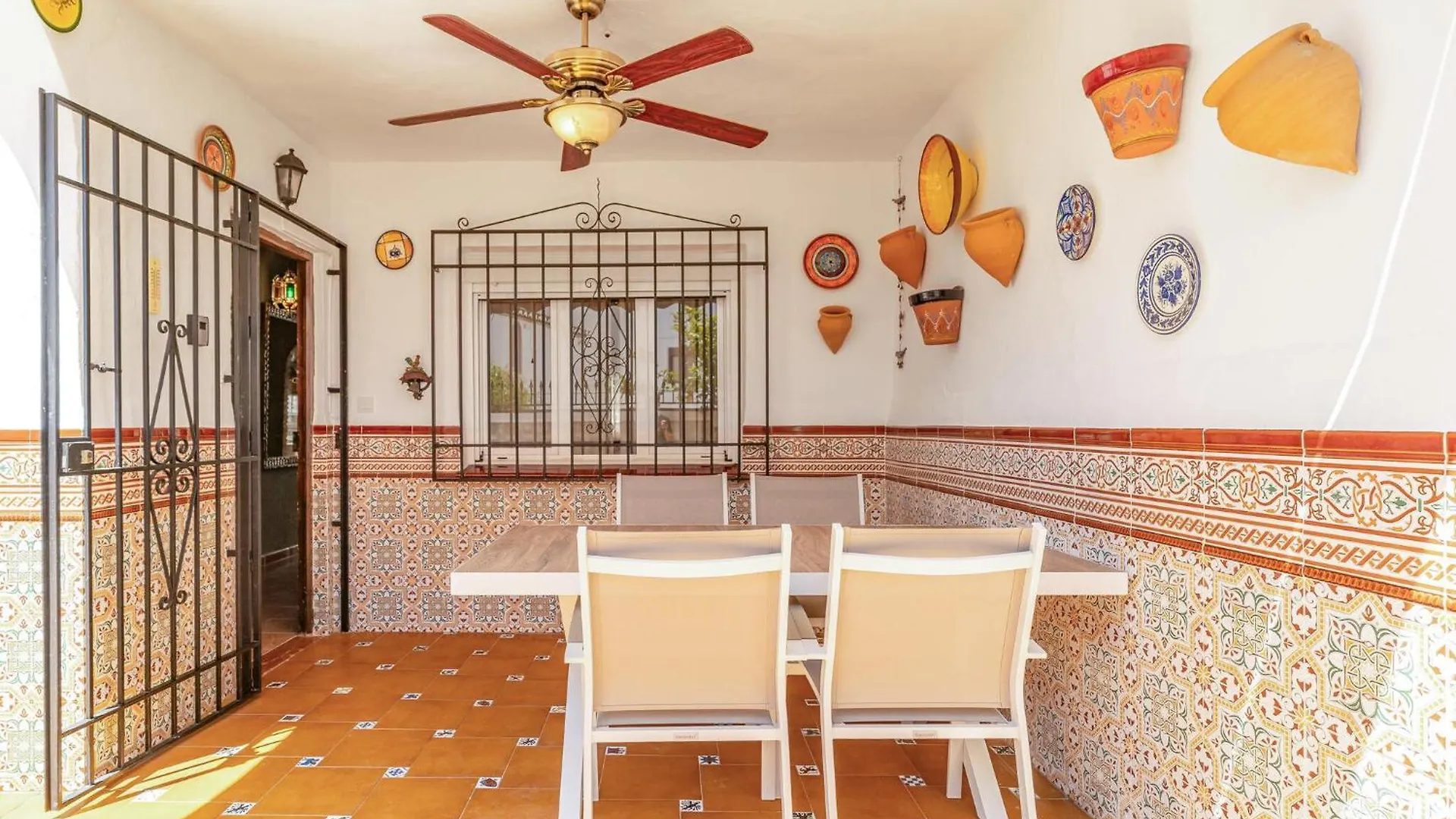 Beautiful Home In Nerja With Kitchenette Casa de Férias