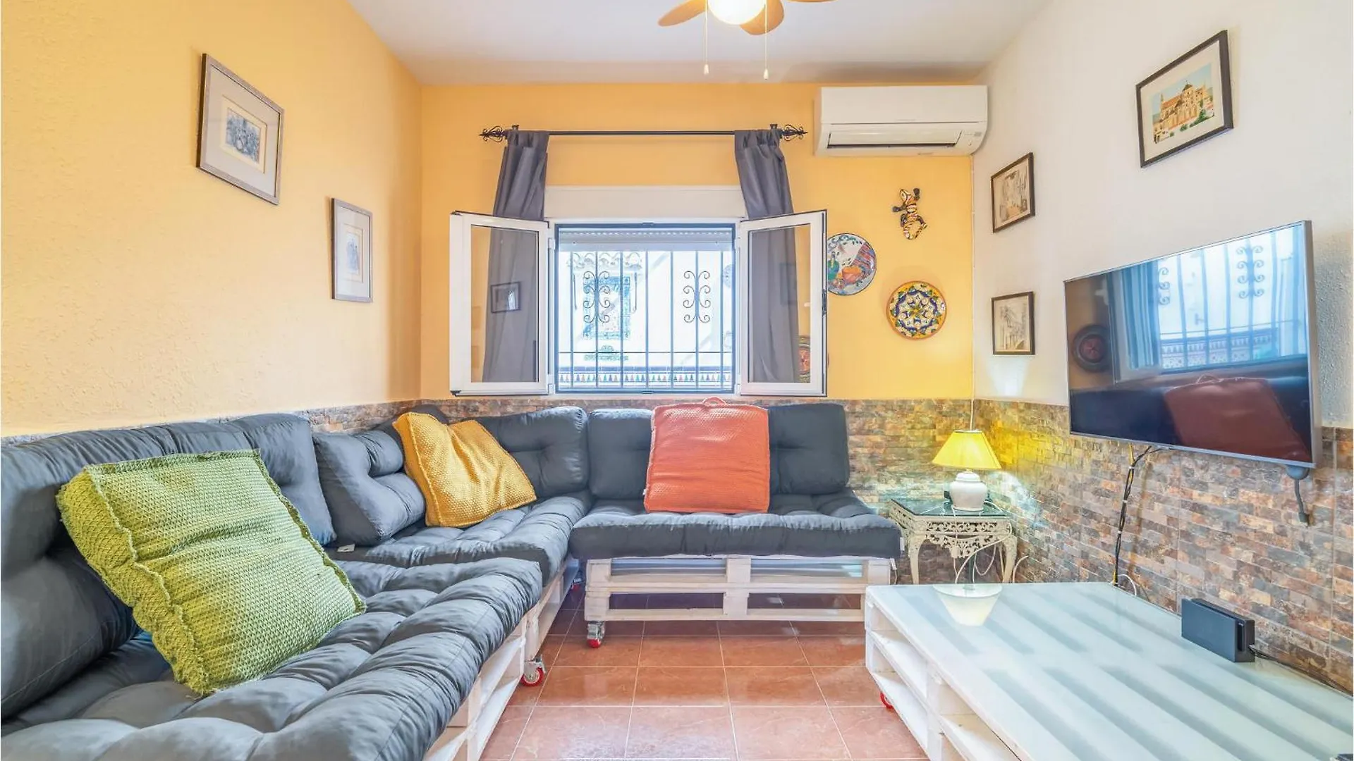 Beautiful Home In Nerja With Kitchenette Holiday home
