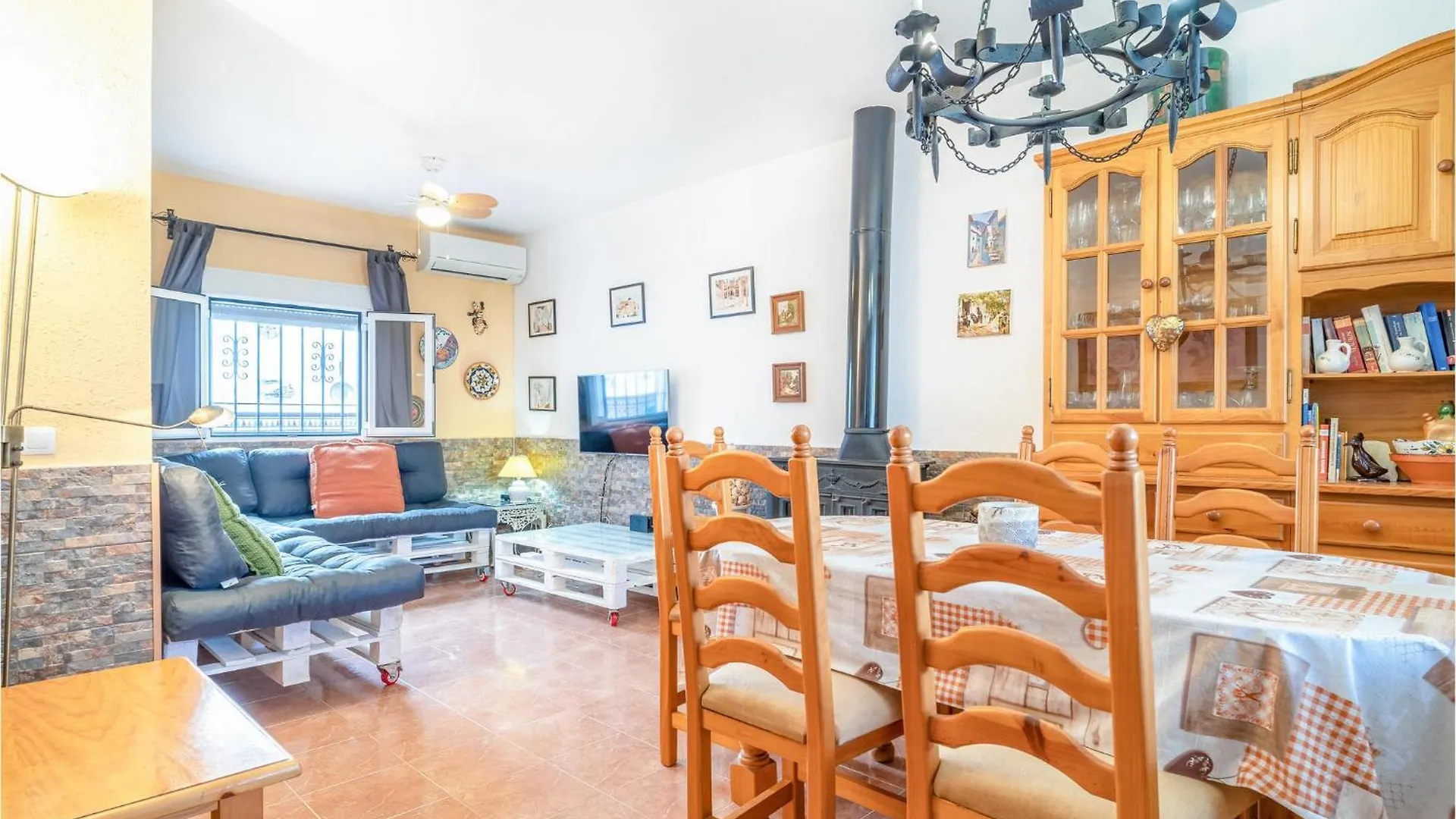 Beautiful Home In Nerja With Kitchenette